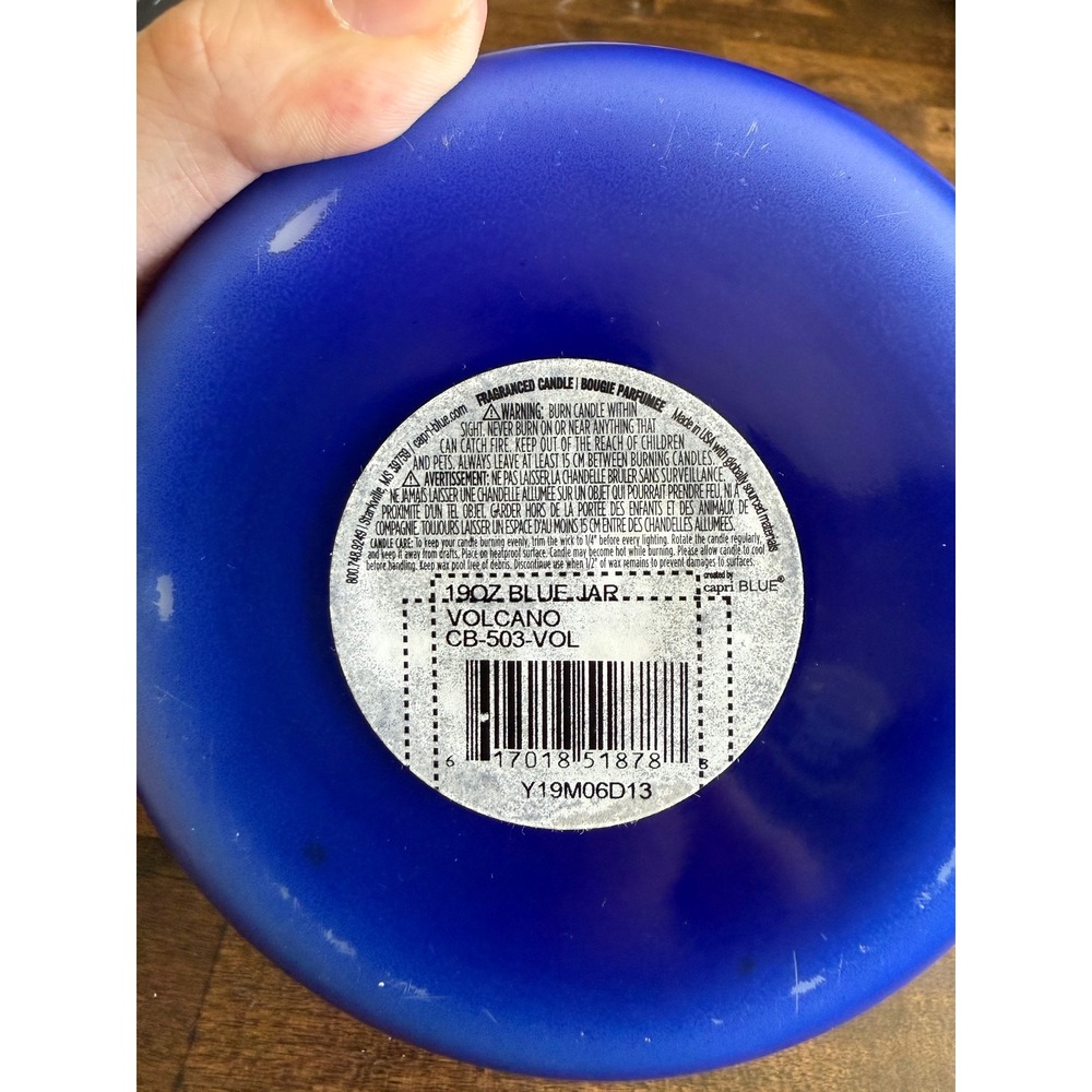 Capri Blue Volcano Candle 19oz Blue Signature Jar Scented Glass Silver Lid 06 - Picture 4 of 4